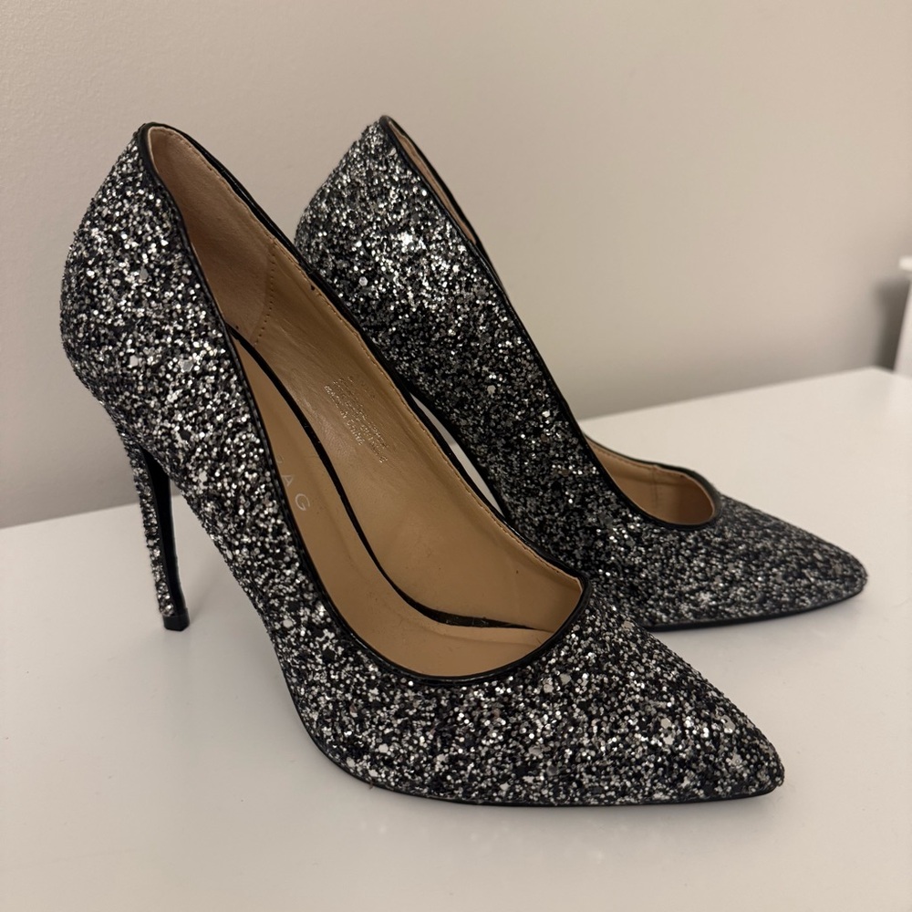 London Fog "Anya" Silver & Black Ombré Glitter Pointed Toe Pumps - Size 5 - Picture 2 of 9